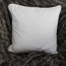 vit kuddfodral med vitt brodyr svensk design 4 0 x 40 cm