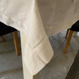 Tablecloth Matti white  120 x 120 cm