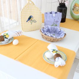 ripslöpare mustig gul i lantlig klassisk stil bordslöpare i mörkgul rips med fransar