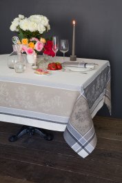 vacker romantisk bordsduk fransk duk i gammaldags gårdsromantis stil