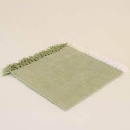 servett i tyg för fin dukning olivgrön och vit färg svensk design