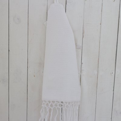 vit våfflad gästhandduk med dekorativa fransar i lantlig countrystyle med svensk design