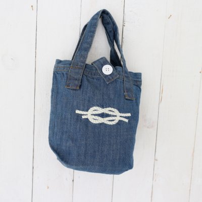 barnväska tygförvaring med knop i denim med svensk design i lantlig stil