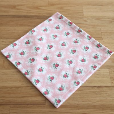 rosa tygservett blommig servett romantisk servett